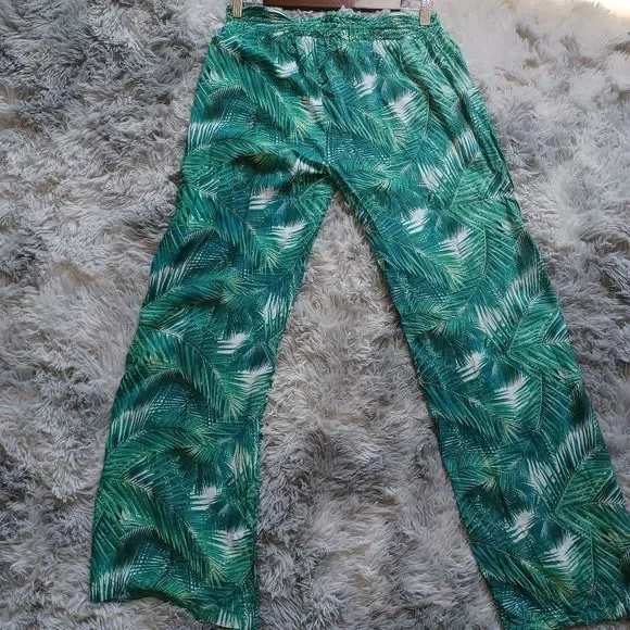 💰3/$30Pattern leaf Pants - Picture 3 of 6